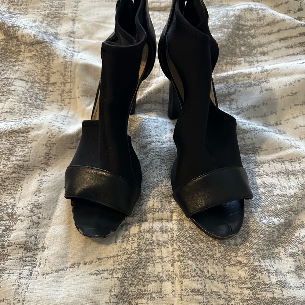 Black Vince Camuto Heel size 8.5